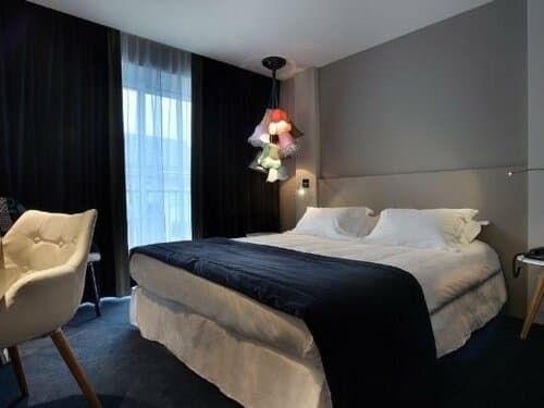 Внешний вид отеля Le Cinq в Шамберях