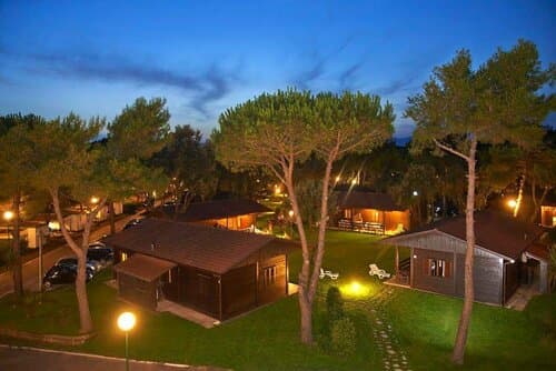Внешний вид отеля Baia Domizia Camping Village