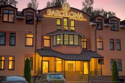 Внешний вид отеля Барселона в Пскове