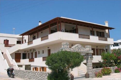 Внешний вид отеля Milos Hotel в Адамасе