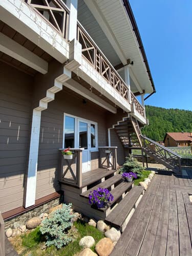 Внешний вид отеля Усадьба Демидова в Листвянке