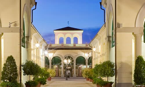 Внешний вид отеля Hotel Lux