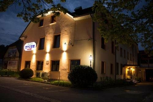 Внешний вид отеля Cirman Rooms