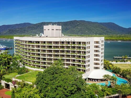 Внешний вид отеля Hilton Cairns