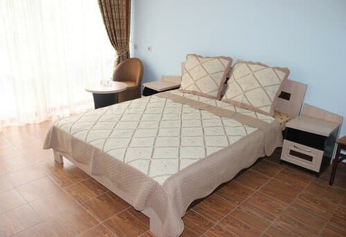 Внешний вид отеля Арстаа в Гагре