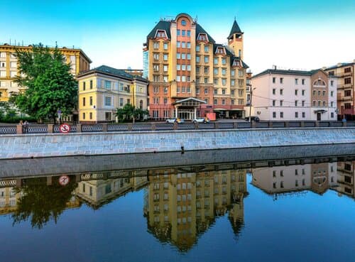 Внешний вид отеля Россо Рива в районе Замоскворечье