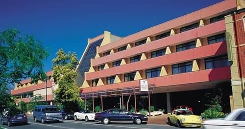 Внешний вид отеля Comfort Hotel Adelaide Meridien в Аделаиде