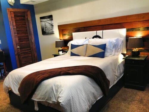 Внешний вид отеля Water's Edge Inn - Adults Only