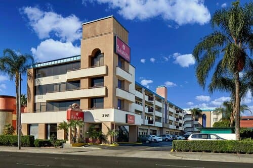 Внешний вид отеля Capri Suites Anaheim в Анахайме