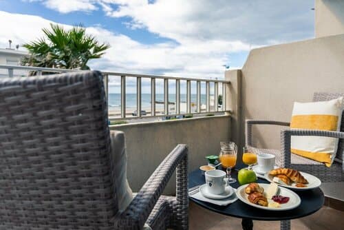 Внешний вид отеля Hôtel du Midi