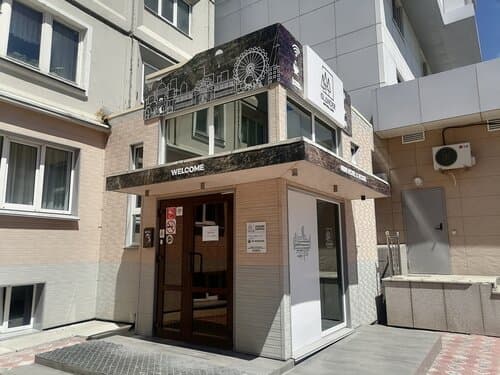 Внешний вид отеля Айлендер в Сахалинской области