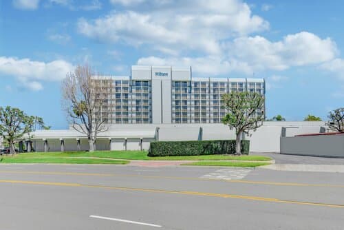 Внешний вид отеля Hilton Irvine Orange County Airport в Ирвайне