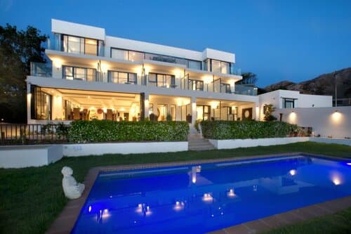 Внешний вид отеля Hout & About Guest House в Хаут-Бее