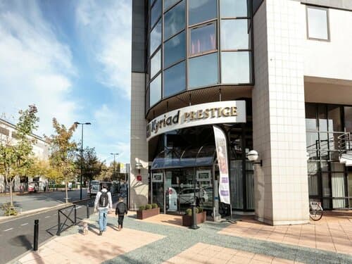 Внешний вид отеля Kyriad Prestige Clermont-Ferrand в Клермон-Ферране
