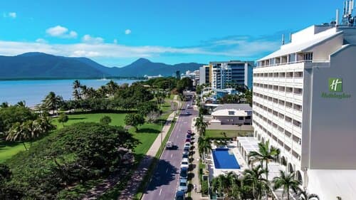 Внешний вид отеля Cairns Harbourside Hotel