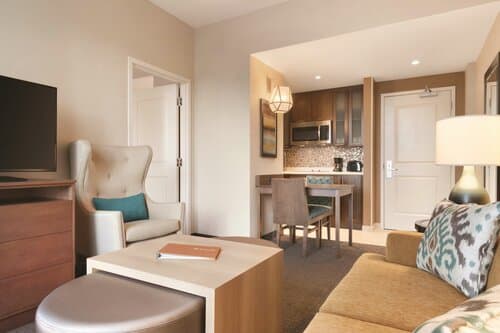 Внешний вид отеля Homewood Suites by Hilton Calgary Downtown в Калгарях