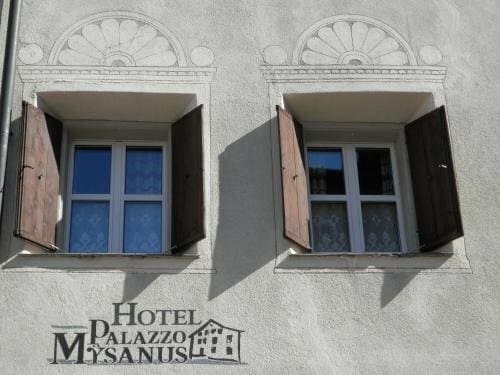 Внешний вид отеля Palazzo Mysanus Samedan