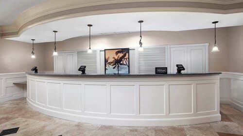 Внешний вид отеля DoubleTree by Hilton Hotel Sunrise - Sawgrass Mills