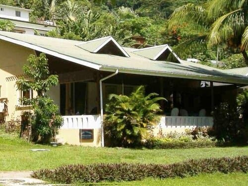 Внешний вид отеля Beau Vallon Bungalows