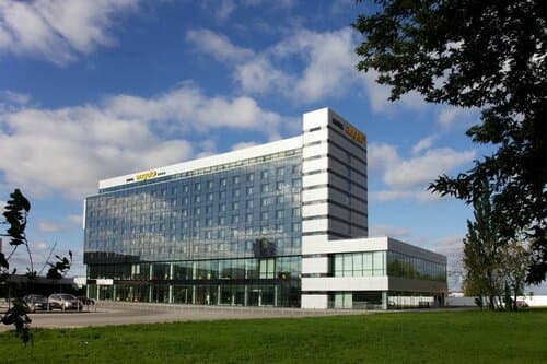 Внешний вид отеля Azimut Аэропорт Отель Екатеринбург в Екатеринбурге