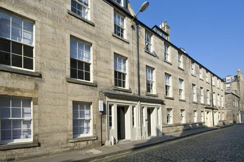 Внешний вид отеля Destiny Scotland - Hill Street Apartments в Эдинбурге