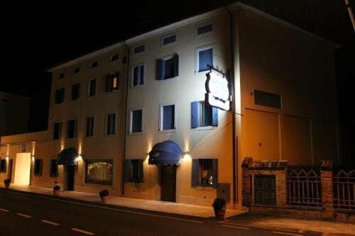 Внешний вид отеля Hotel Calvi