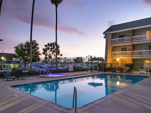 Внешний вид отеля Dana Point Marina Inn