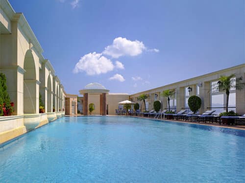 Внешний вид отеля The Royal Garden