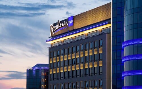 Внешний вид отеля Radisson Blu Olympiyskiy Hotel Moscow в Мещанском районе