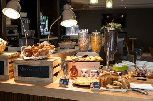 Внешний вид отеля Holiday Inn Lyon Vaise