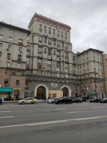 Внешний вид отеля Мира в Мещанском районе