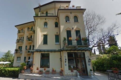 Внешний вид отеля Hotel Flora
