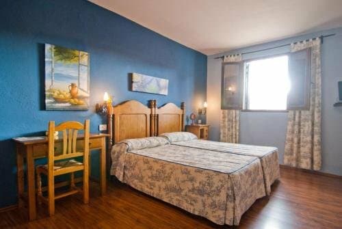 Внешний вид отеля Hostal Hostatgeria Sant Jaume