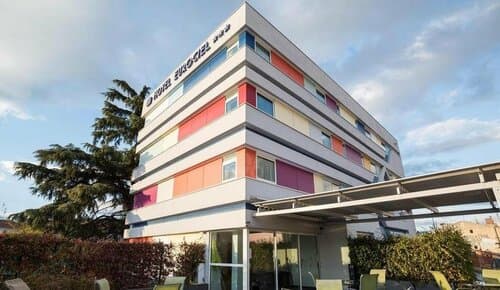 Внешний вид отеля Privilège Hôtel & Apparts Eurociel Centre Comédie