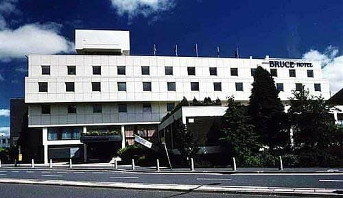 Внешний вид отеля The Bruce Hotel