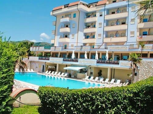 Внешний вид отеля Panorama Residence в Скалее