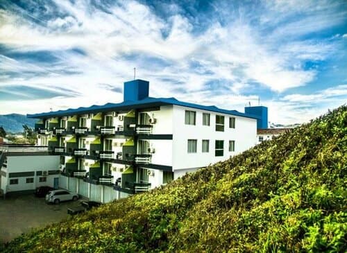 Внешний вид отеля Cris Hotel