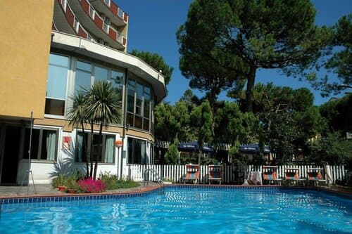 Внешний вид отеля Hotel Schiller в Червии