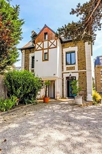 Внешний вид отеля Hôtel Les Charmettes