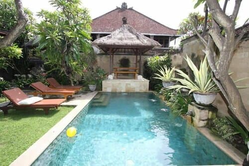 Внешний вид отеля Blanjong Home Stay в Денпасаре