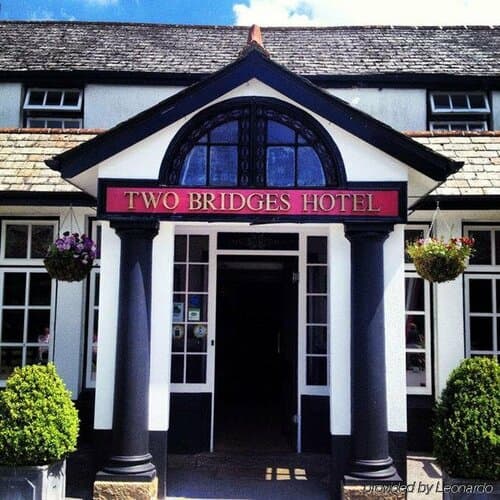 Внешний вид отеля Two Bridges Hotel