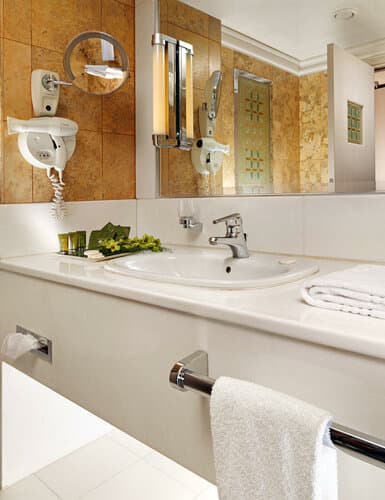 Внешний вид отеля Holiday Inn Athens Attica AV. Airport West, an Ihg Hotel