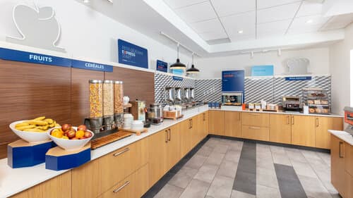 Внешний вид отеля Holiday Inn Express Quebec City - Sainte Foy в Квебеке
