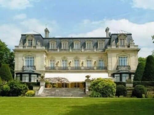 Внешний вид отеля Domaine Les Crayeres в Франции