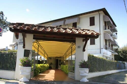 Внешний вид отеля Hotel La Pineta Al Mare