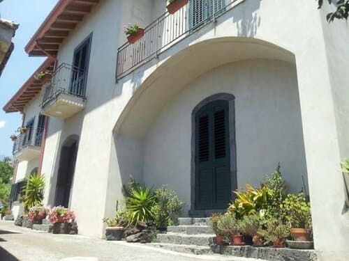 Внешний вид отеля B&b Dimora dell'Etna