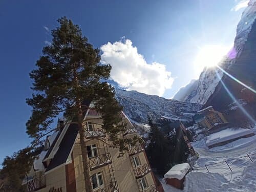 Внешний вид отеля Gold Star в Домбае