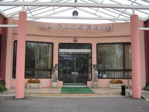 Внешний вид отеля Hôtel Les Nomades Beaune в Боне