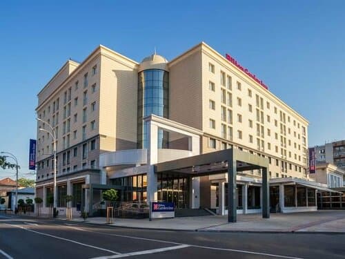 Внешний вид отеля Hilton Garden Inn в Западном округе