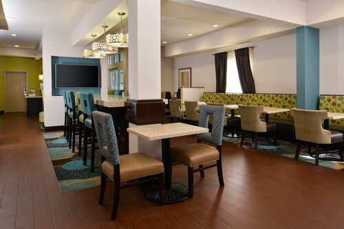 Внешний вид отеля Hotel Continental в Эвьян-ле-Бене